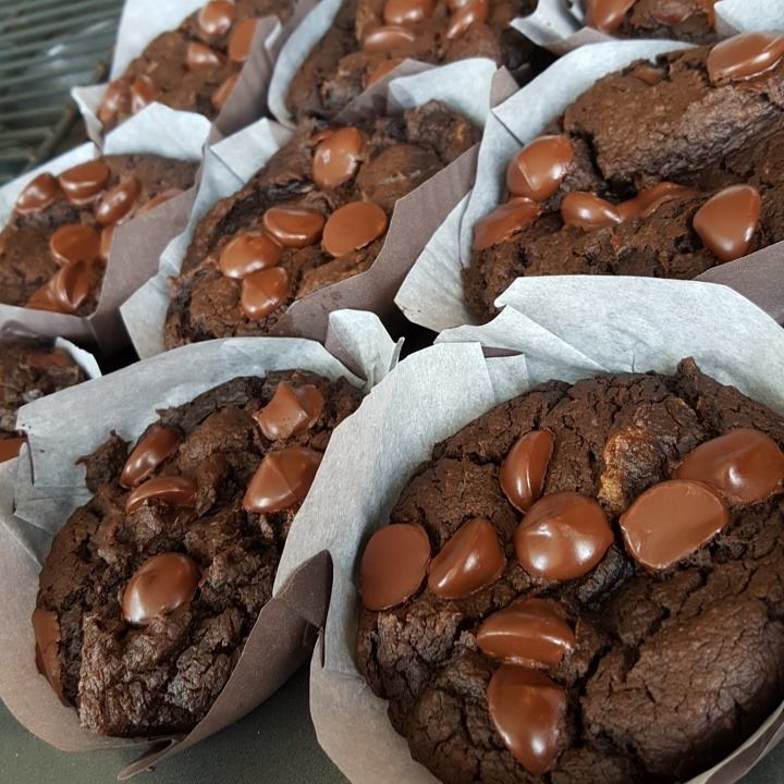 CleanFoodCrush Flourless Double Chocolate PeanutButter Muffins http://cleanfoodcrush.com/chocolate-pb-muffins
