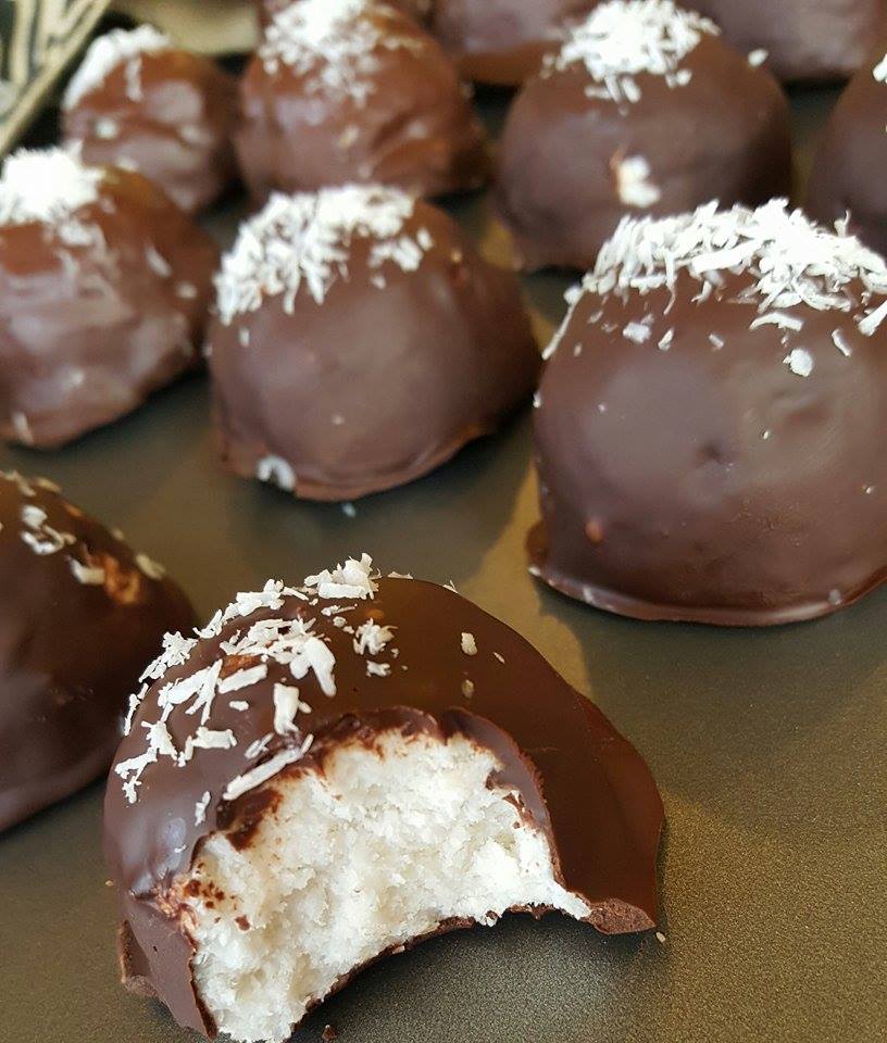 Gluten Free Clean Eating Dessert Recipe No Bake Chocolate Coconut Balls http://cleanfoodcrush.com/coconut-snowballs-recipe/