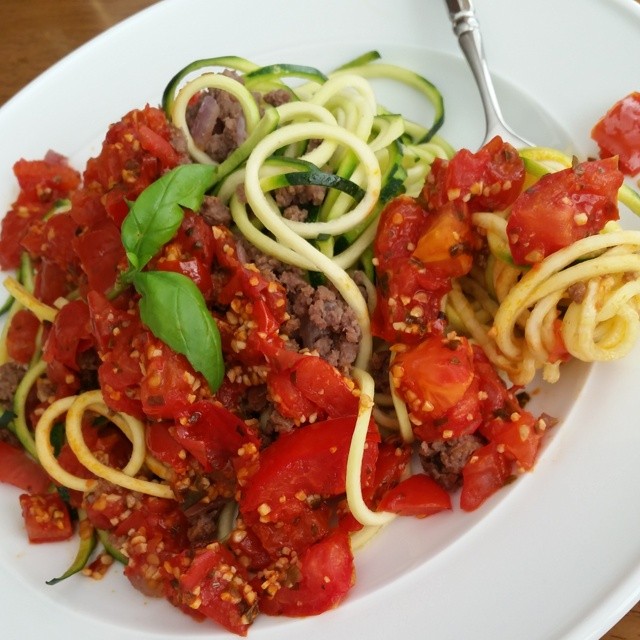 Fresh Tomato Sauce with zucchini noodles recippe