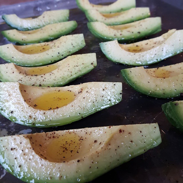 best way to roast avocado Roasted Avocado Salad https://cleanfoodcrush.com/roasted-avocado-salad