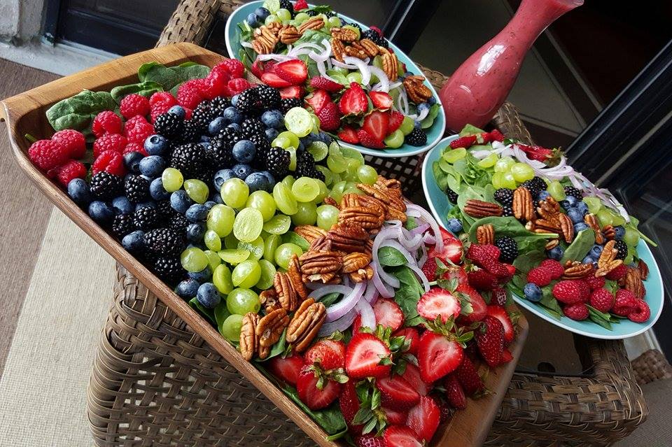 Clean, Gluten Free, Refined Sugar Free SIMPLE RASPBERRY VINAIGRETTE & Berry Salad