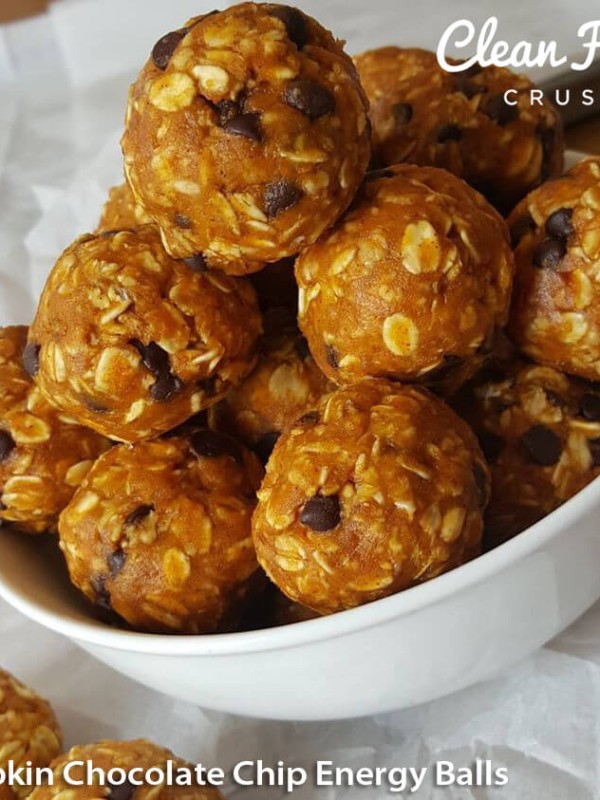 Pumpkin Chocolate Chip Energy Balls https://cleanfoodcrush.com/pumpkin-chocol…p-energy-balls