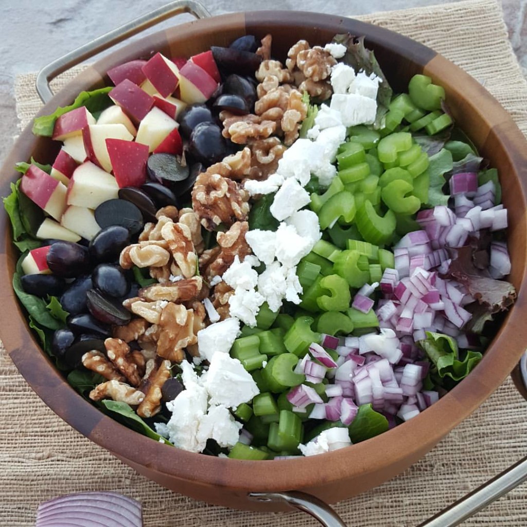 Clean Apple and Walnut Fall Salad https://cleanfoodcrush.com/apple-walnut-salad/
