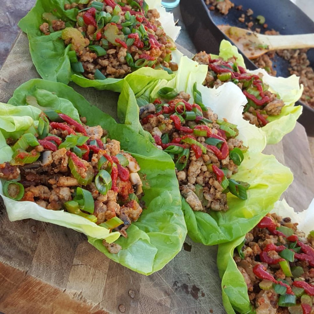 clean homemade ginger Sriracha turkey lettuce wraps https://cleanfoodcrush.com/sriracha-turkey-lettuce-wraps/