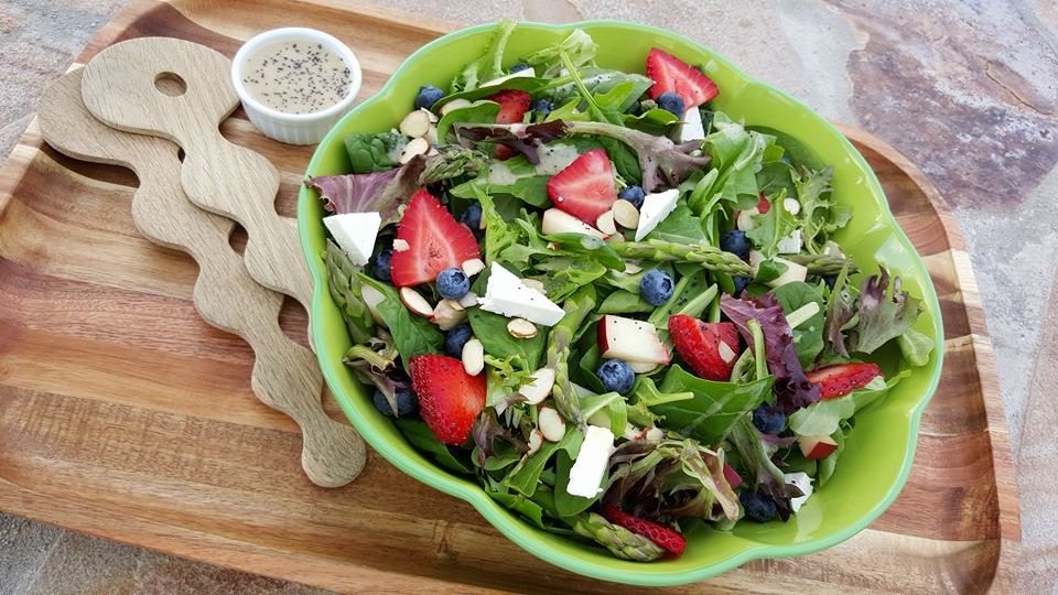 Spinach Salad with Homemade Lemony Poppyseed Dressing https://cleanfoodcrush.com/spring-spinach-salad/