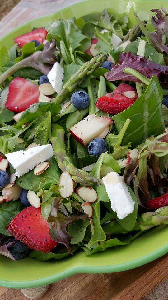 Spring Spinach Salad with Lemony Poppyseed Dressing Recipe https://cleanfoodcrush.com/spring-spinach-salad/