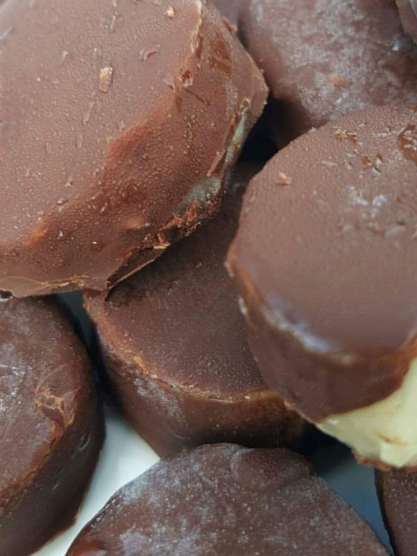 Frozen Chocolate-Dipped Banana Slices