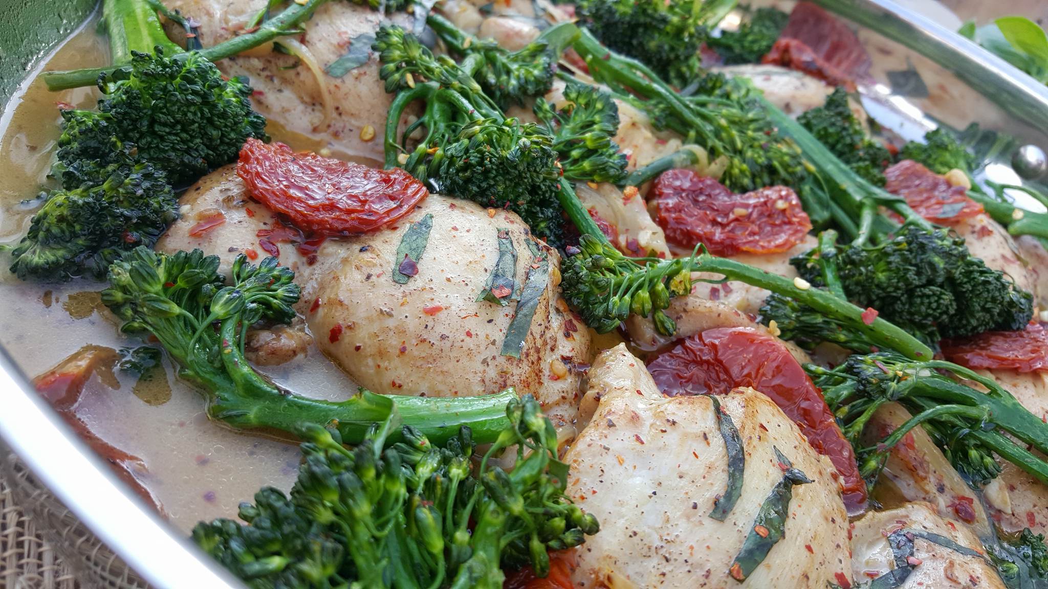 Sundried Tomato Chicken thighs and Broccolini Dish https://cleanfoodcrush.com/sundried-tomato-chicken/