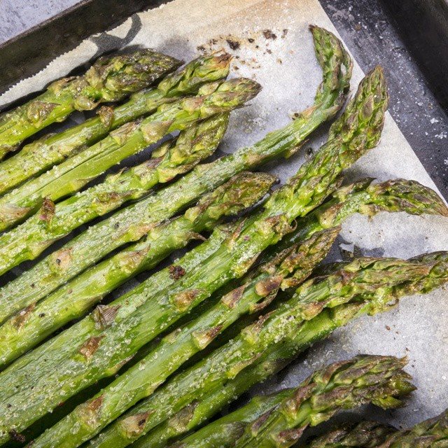 how-to-Perfectly-Roasted-Asparagus