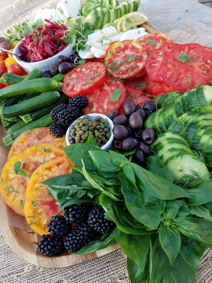 The best vegetable summer platter https://cleanfoodcrush.com/summer-veggie-plate