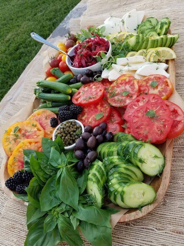 Vegetable Platter Summer https://cleanfoodcrush.com/summer-veggie-plate/