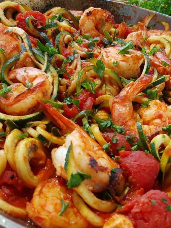 Fresh Tomato Sauce and Shrimp with Zoodles https://cleanfoodcrush.com/fresh-tomato-sauce-and-shrimp-w-zoodles