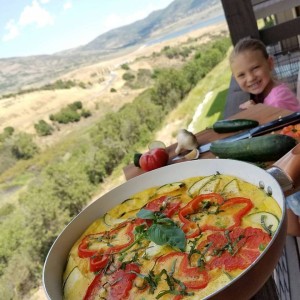 Simple Garden Vegetable Frittata https://cleanfoodcrush.com/simple-garden-vegetable-frittata