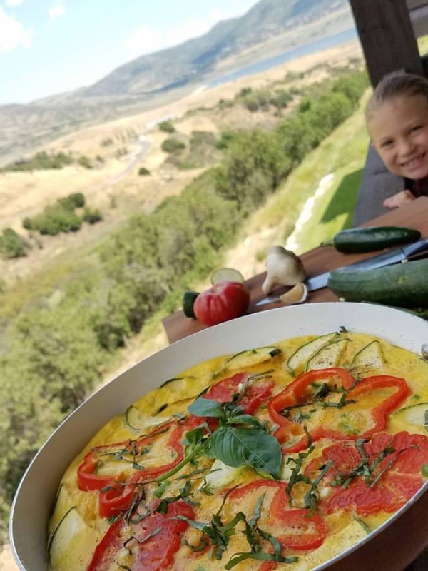 Simple Garden Vegetable Frittata https://cleanfoodcrush.com/simple-garden-vegetable-frittata