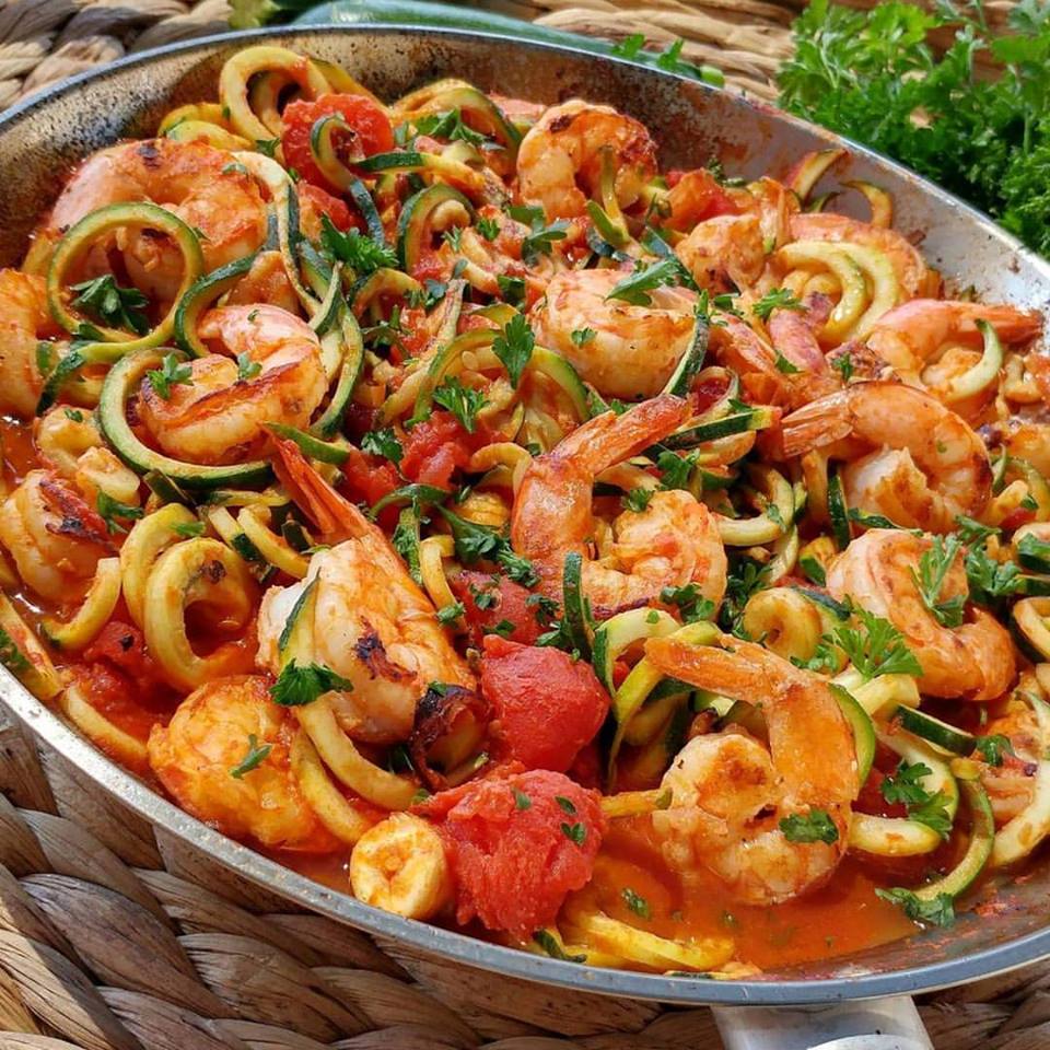 Fresh Tomato Sauce and Shrimp with Zoodles https://cleanfoodcrush.com/fresh-tomato-sauce-and-shrimp-w-zoodles