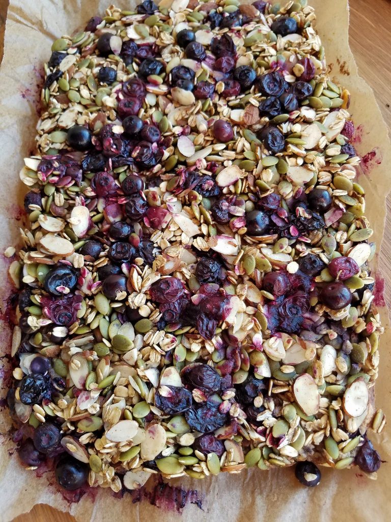 blueberry-oat-breakfast-bars-recipe https://cleanfoodcrush.com/blueberry-oat-breakfast-bars/