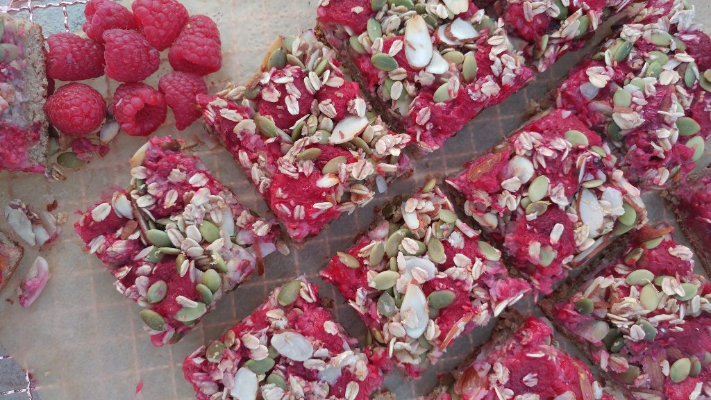 raspberry-almond-oat-bars-recipe