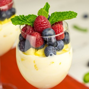 Super Healthy Berries & Pineapple Yogurt Parfait!