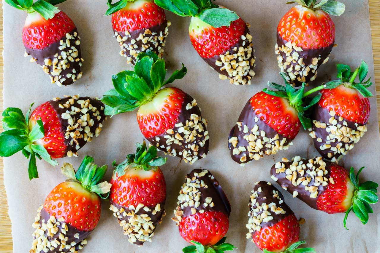 Fun and Easy to Make Chocolate Dipped Strawberries (Clean Eating ...