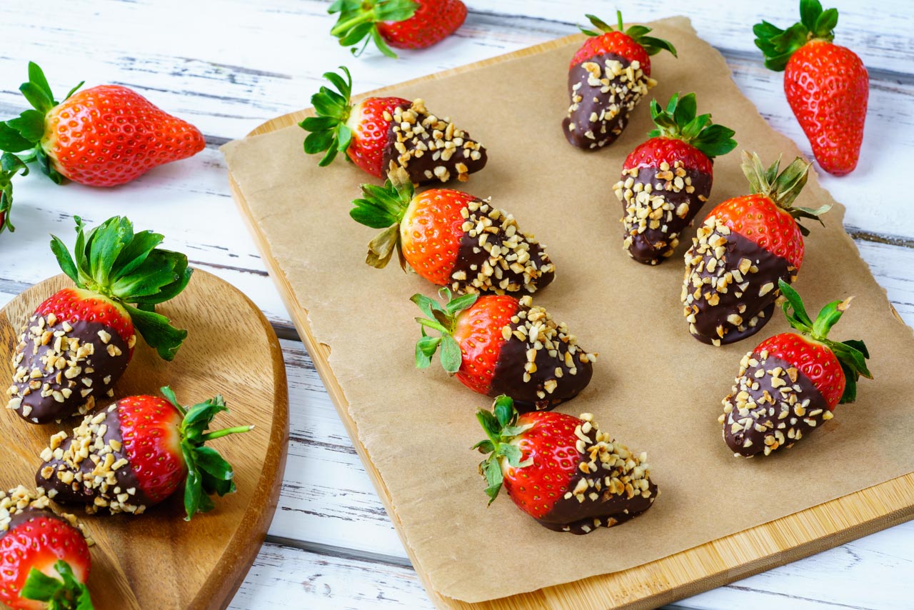 Fun and Easy to Make Chocolate Dipped Strawberries (Clean Eating