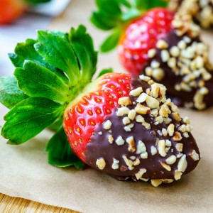Clean Eating Chocolate Dipped Strawberries CleanFoodCrush