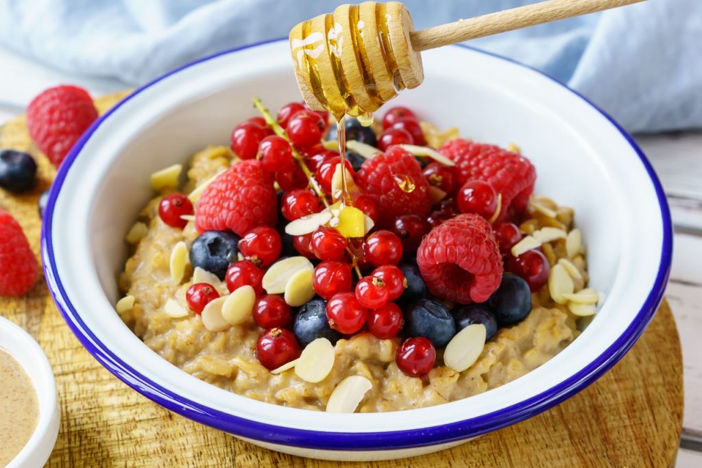 Clean Eating PB Oatmeal and Berries