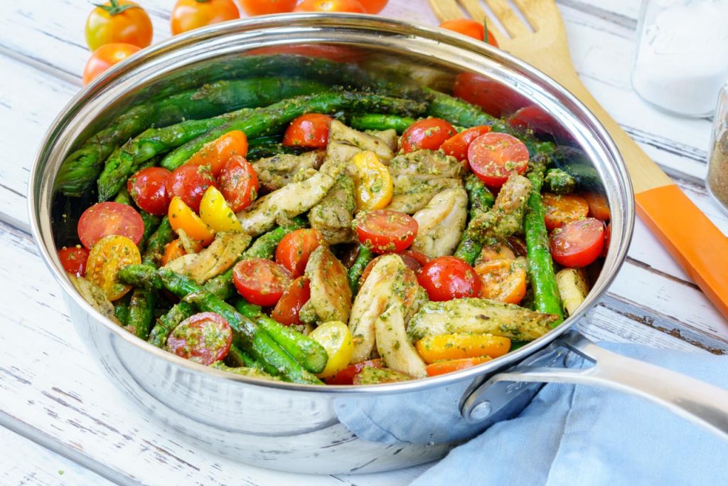 One Pan Pesto Chicken & Veggies Makes the Perfect Clean Eating Meal ...