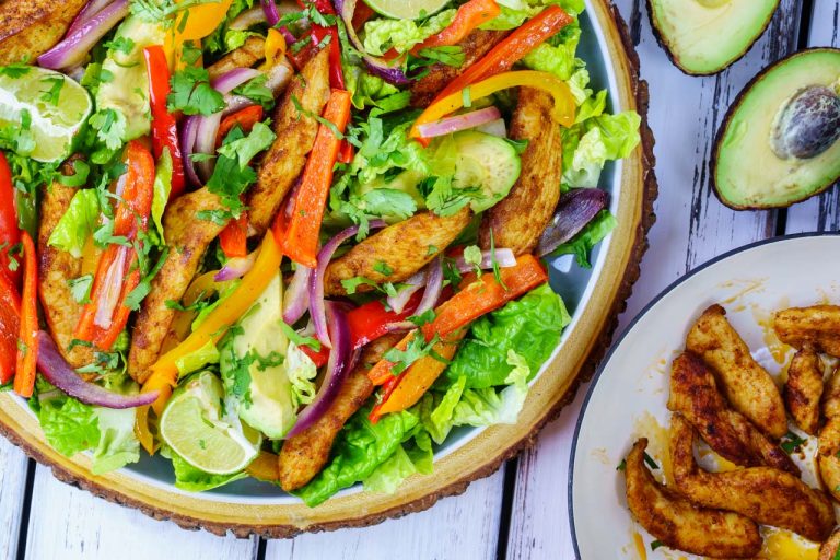 This ChiliLime Fajita Salad is Bursting with Flavor! (Clean Eating