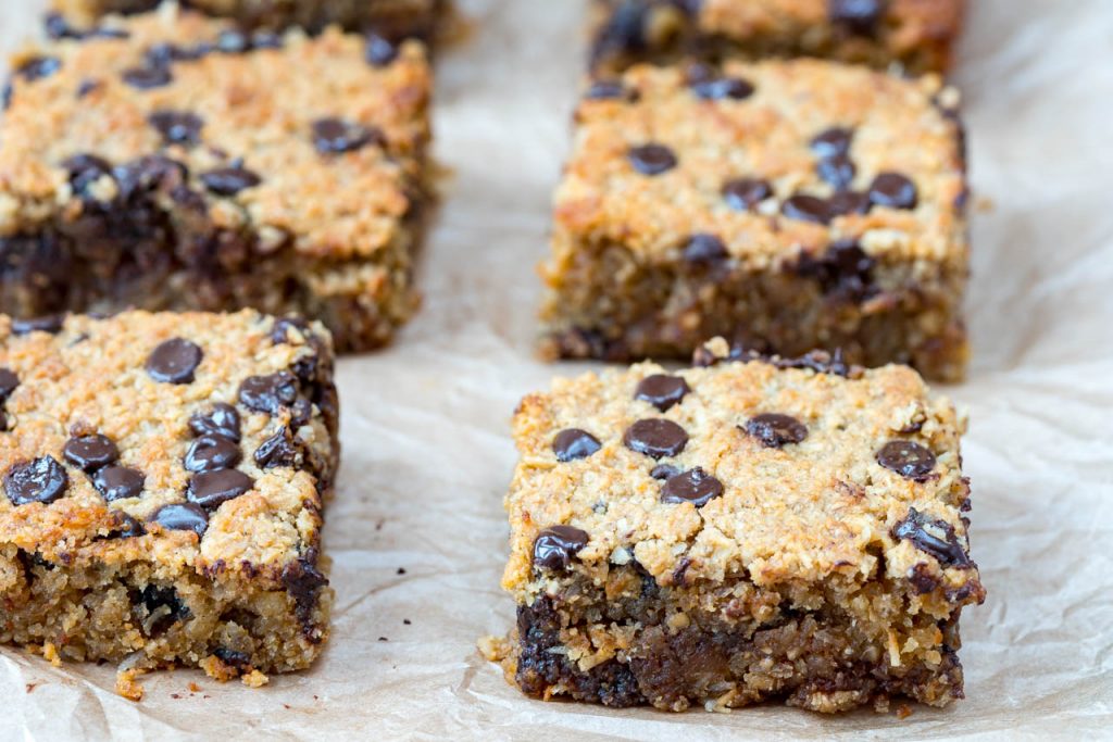 Clean Eating Oatmeal Chocolate Chip Bars