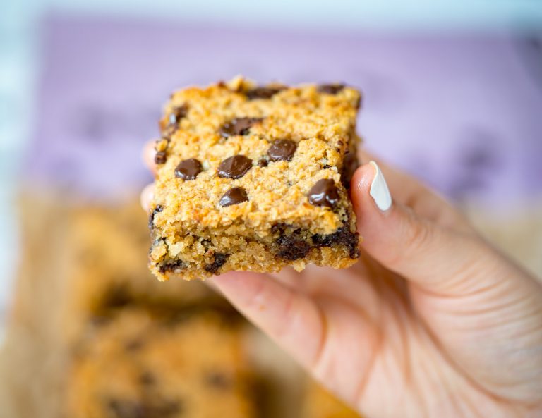 These Oatmeal Chocolate Chip Bars Are Clean Eating Heaven! Clean Food