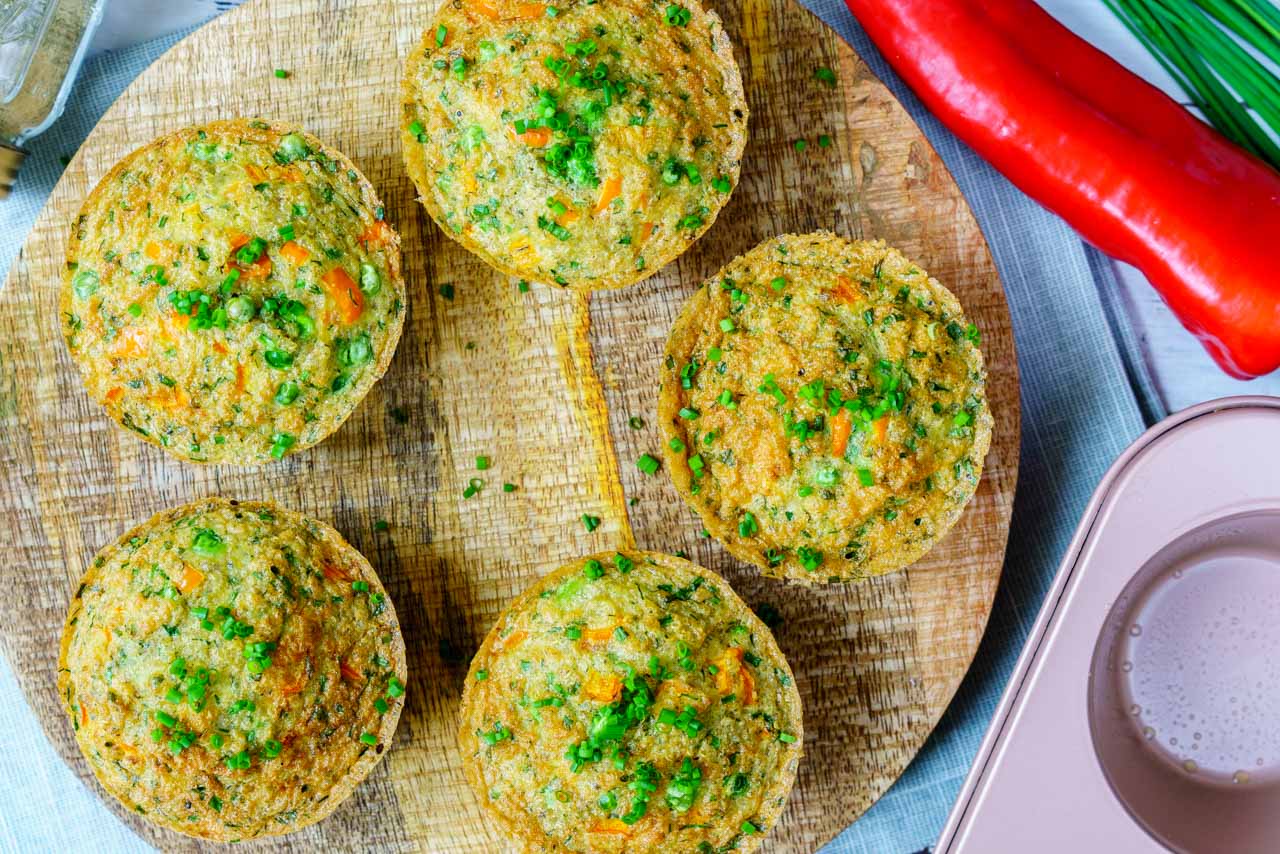 Start Your Day Clean with Quinoa + Veggie Egg Frittata Muffins! Clean