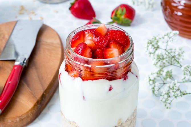 Clean Mornings: Strawberries + Cream Overnight Oats! | Clean Food Crush