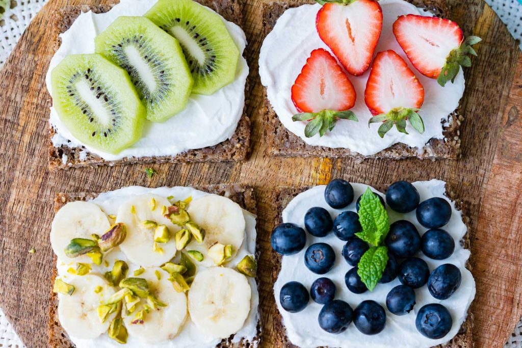 CleanFoodCrush Fruit and Ricotta Toast
