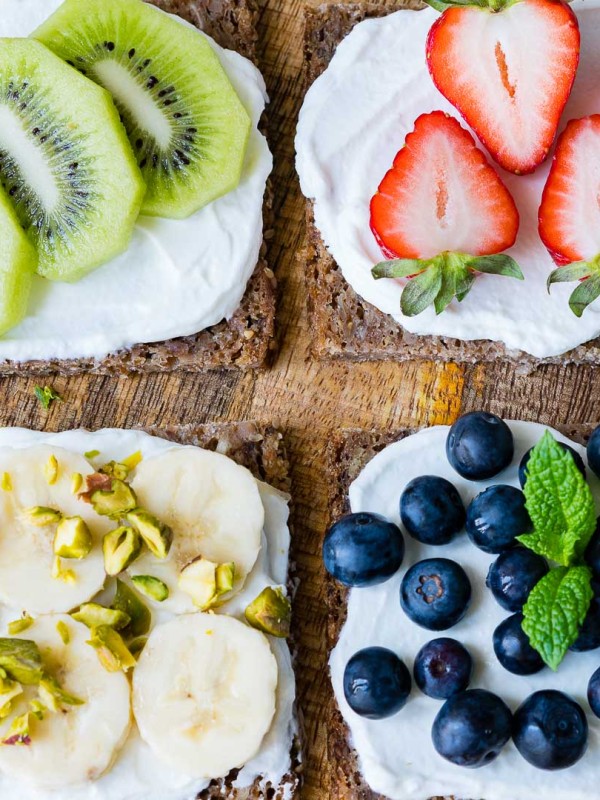 CleanFoodCrush Fruit and Ricotta Toast