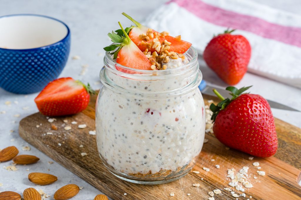 CleanFoodCrush Strawberry Cheesecake Overnight Oats