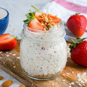 CleanFoodCrush Strawberry Cheesecake Overnight Oats