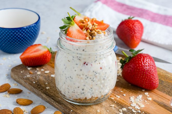 Strawberry Cheesecake Overnight Oats for Clean Eating Breakfast ...