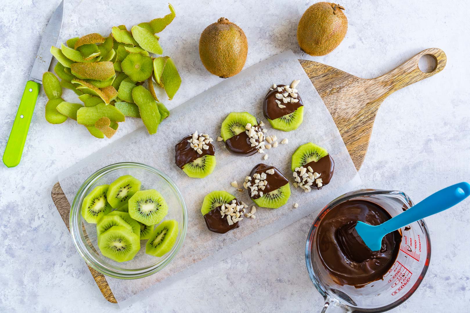 Chocolate Dipped Kiwi Slices Make a Clean Eating Dessert (Fun for the