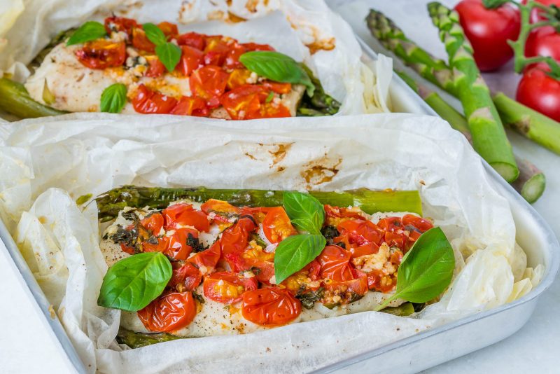 Tomato Basil Oven Roasted Halibut Packets (Clean Eating Meal Prep