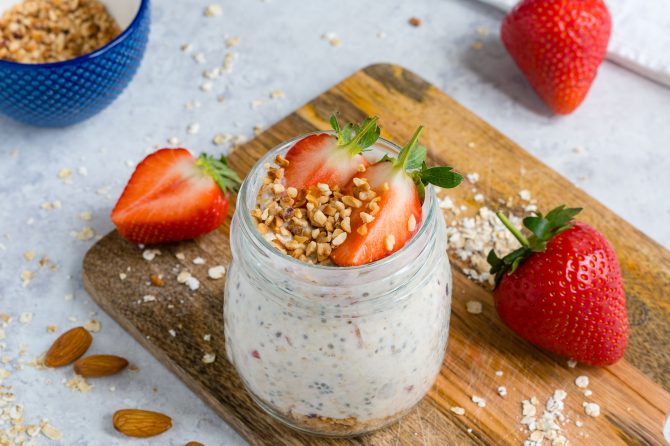 Strawberry Cheesecake Overnight Oats for Clean Eating Breakfast ...