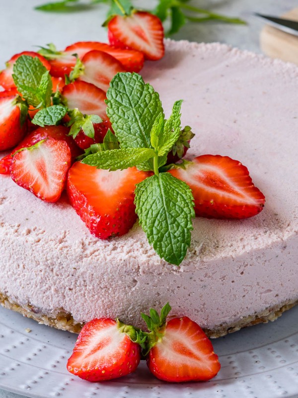 CleanFoodCrush No Bake Strawberry Cheesecake