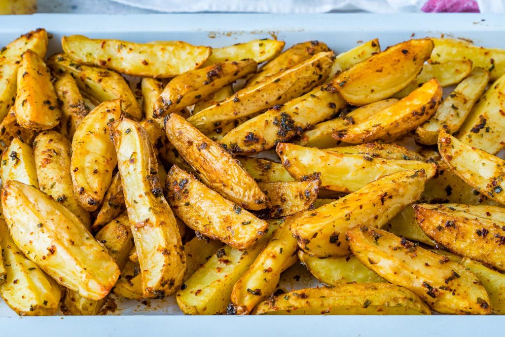 Delicious Spicy-Garlicy Baked Potato Wedges