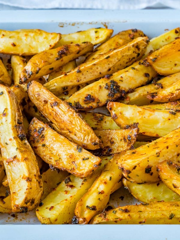 Delicious Spicy-Garlicy Baked Potato Wedges