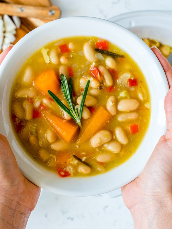 Healthy Crockpot Rosemary Garlic White Bean Soup