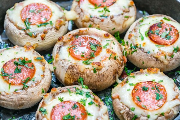 These Clean Eating Pizza-Stuffed Mushrooms are the Bomb! | Clean Food Crush