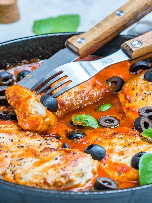 CleanFoodCrush One-Pan Mediterranean Chicken in Fresh Tomato Sauce