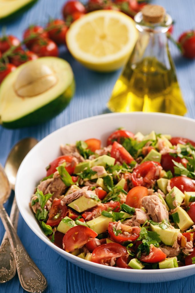 Lemony Avocado + Tomato Tuna Salad is Your Perfect Quick & Clean Lunch ...