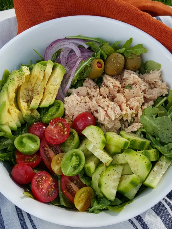 Clean Eating 10 minute Arugula Tuna Avocado