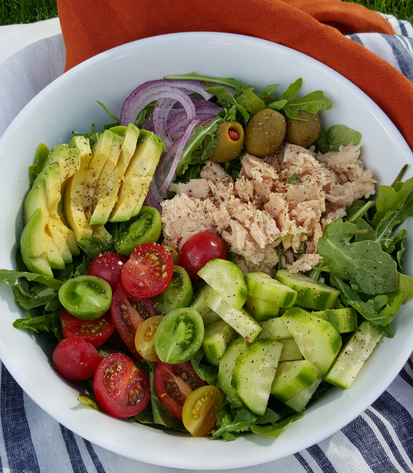 Clean Eating 10 minute Arugula Tuna Avocado