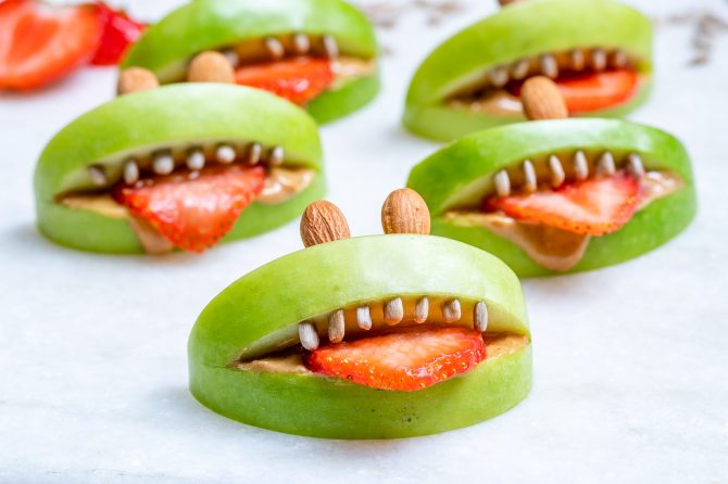 These Halloween PB Apple Monsters are a Super Fun and Creative Treat ...